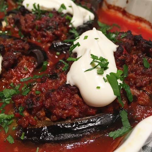 Greenway36: Karnıyarık ~ gefüllte Aubergine mit Rinderhack in Tomatensauce