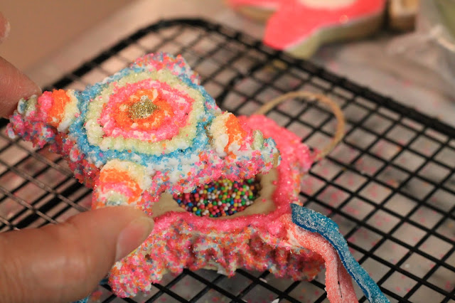 Fiesta Cookies, Piñata cookies, cookies ideas to celebrate Hispanic Heritage Month , Fiesta Birthday cookies ideas, piñata cookies ideas, 5 de Mayo cookies, cookie decorating blogs,birthday,