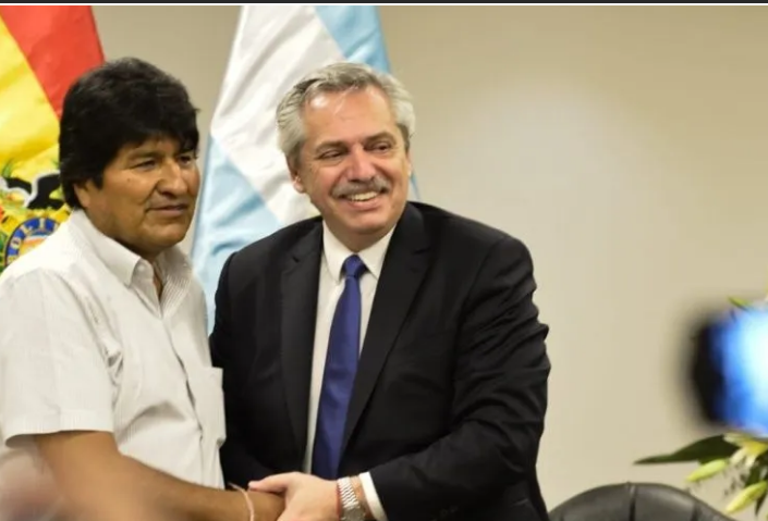 Morales junto a Fernández en Argentina, desde donde prepara la ofensiva contra el Gobierno Constitucional de Añez / WEB  