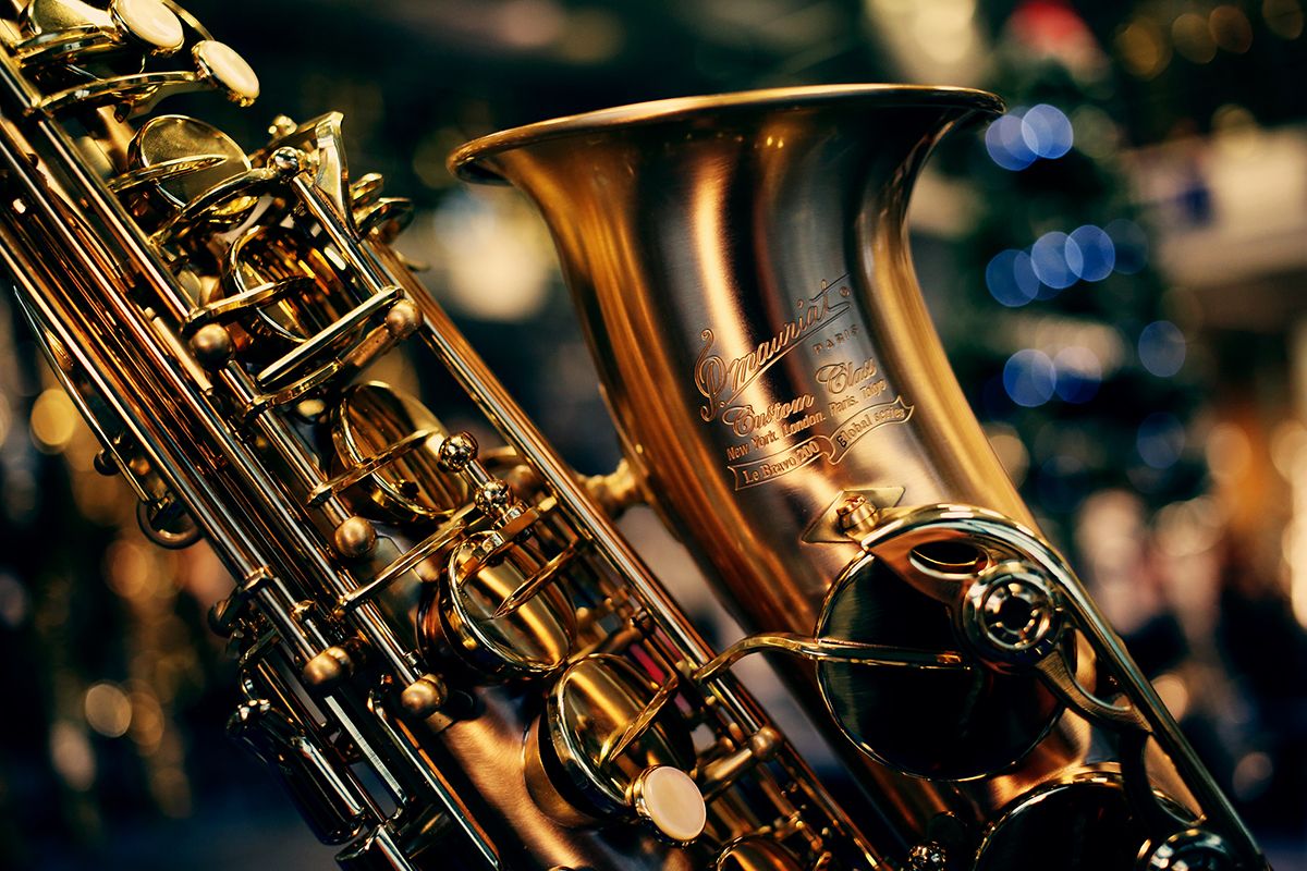 Музыка саксофона в современной обработке. Саксофон Paul Mauriat. Музыкальные инструменты джаза. Джаз инструмент с саксофоном. Джазовый инструмент саксофон.
