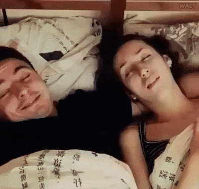 cuando al fin la ve sin maquillaje gif divertido y gracioso