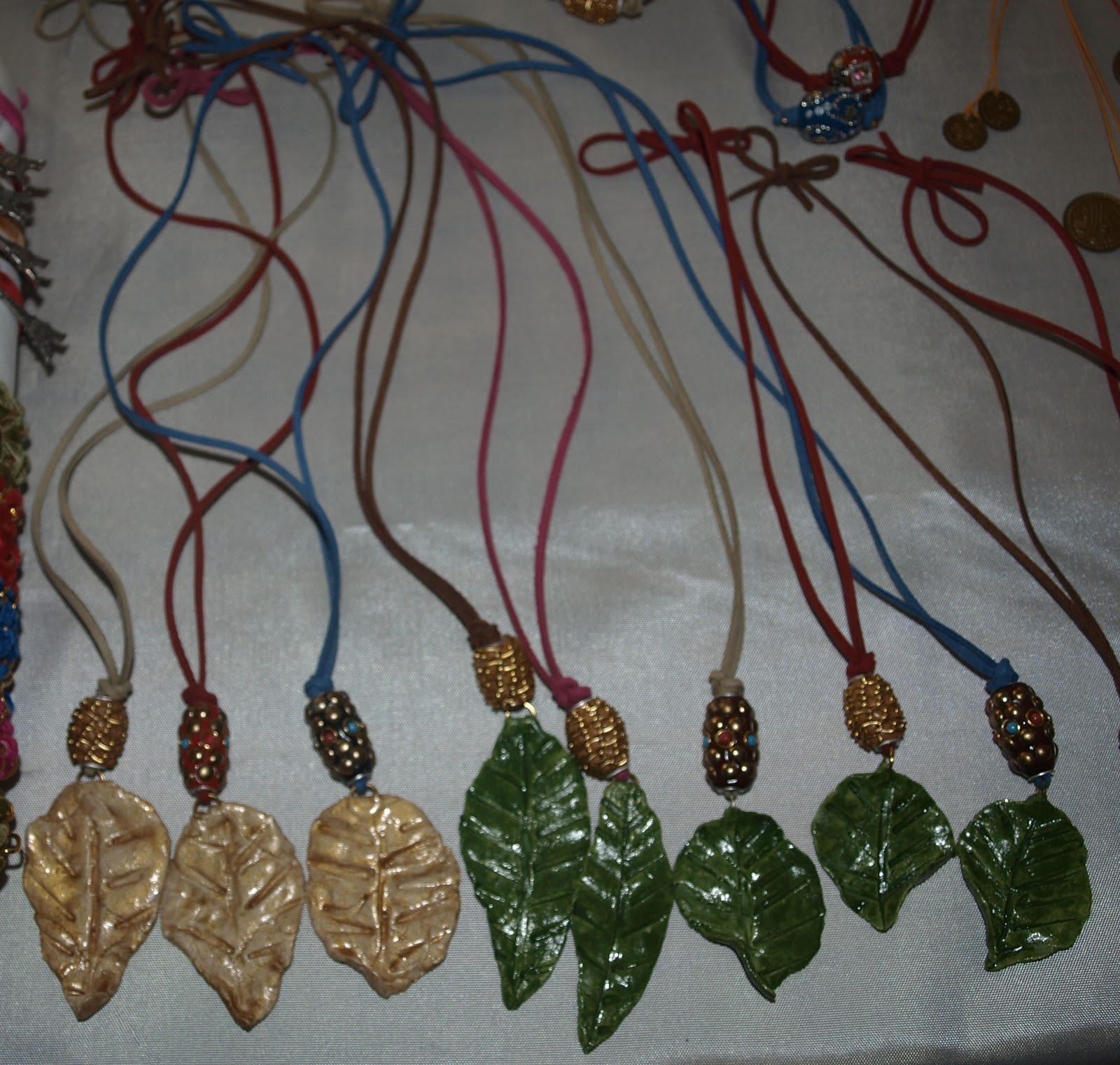 Galeas Complements: piezas de cerámica como colgantes!!