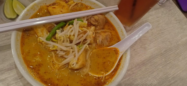 Curry laksa sedap di Ah Cheng Laksa Aeon Nilai