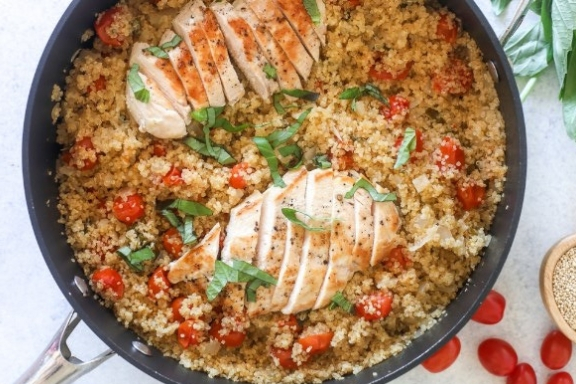 TOMATO BASIL CHICKEN & QUINOA SKILLET