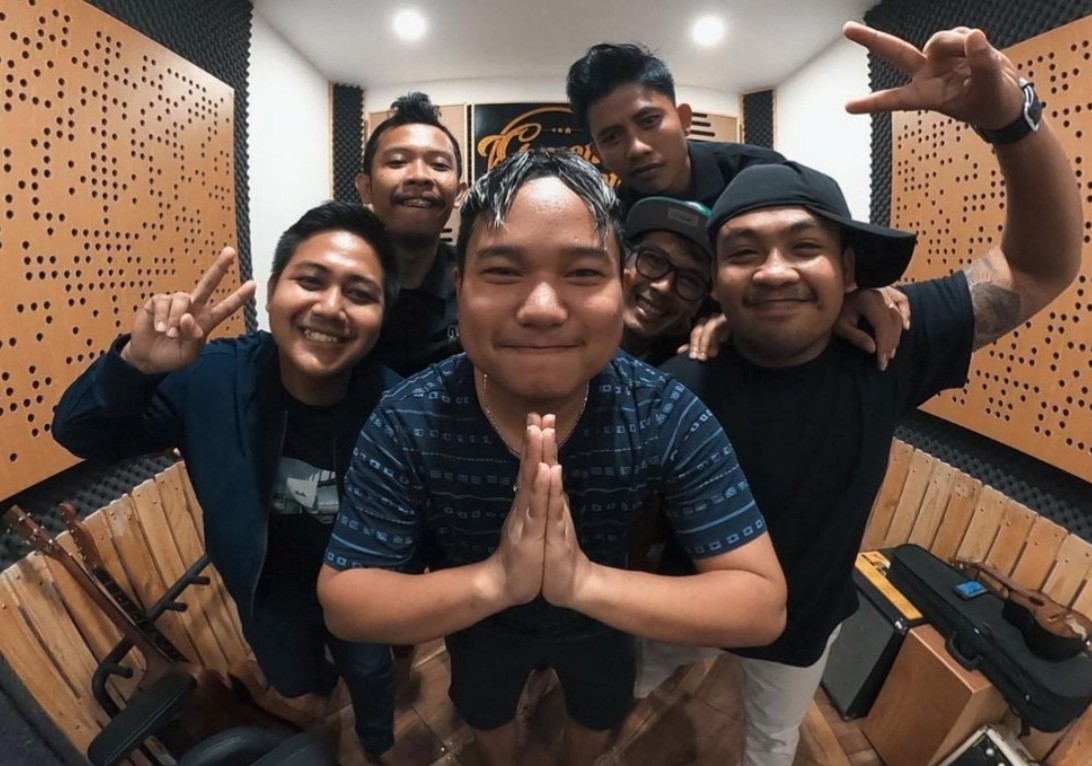 Lirik Lagu dan Chord Gitar Guyon Waton Nelongso Atiku