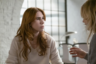 The Flight Attendant Limited Series Zosia Mamet Image 3