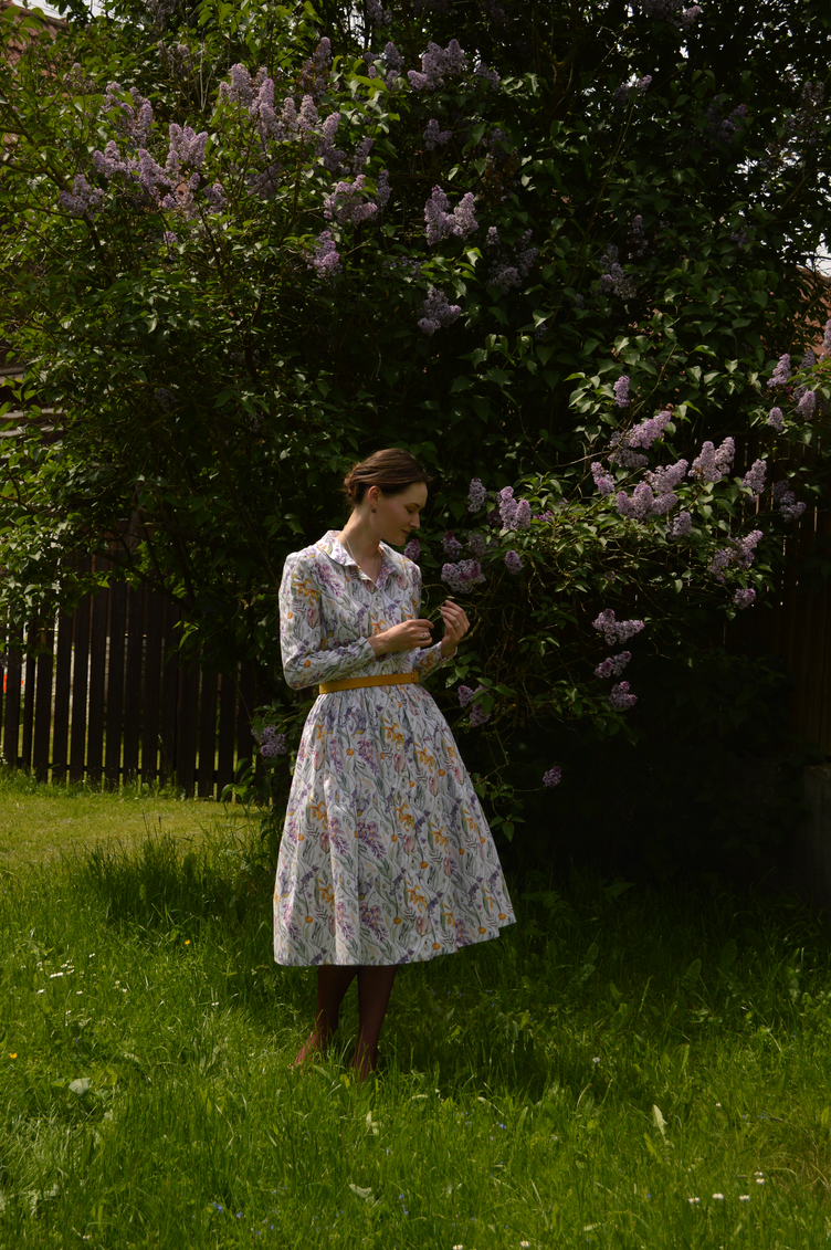 sewing vintage dress, georgiana quaint, violet lilacs photos, handmade dress, handmade 1950s style, marie antoinette inspired