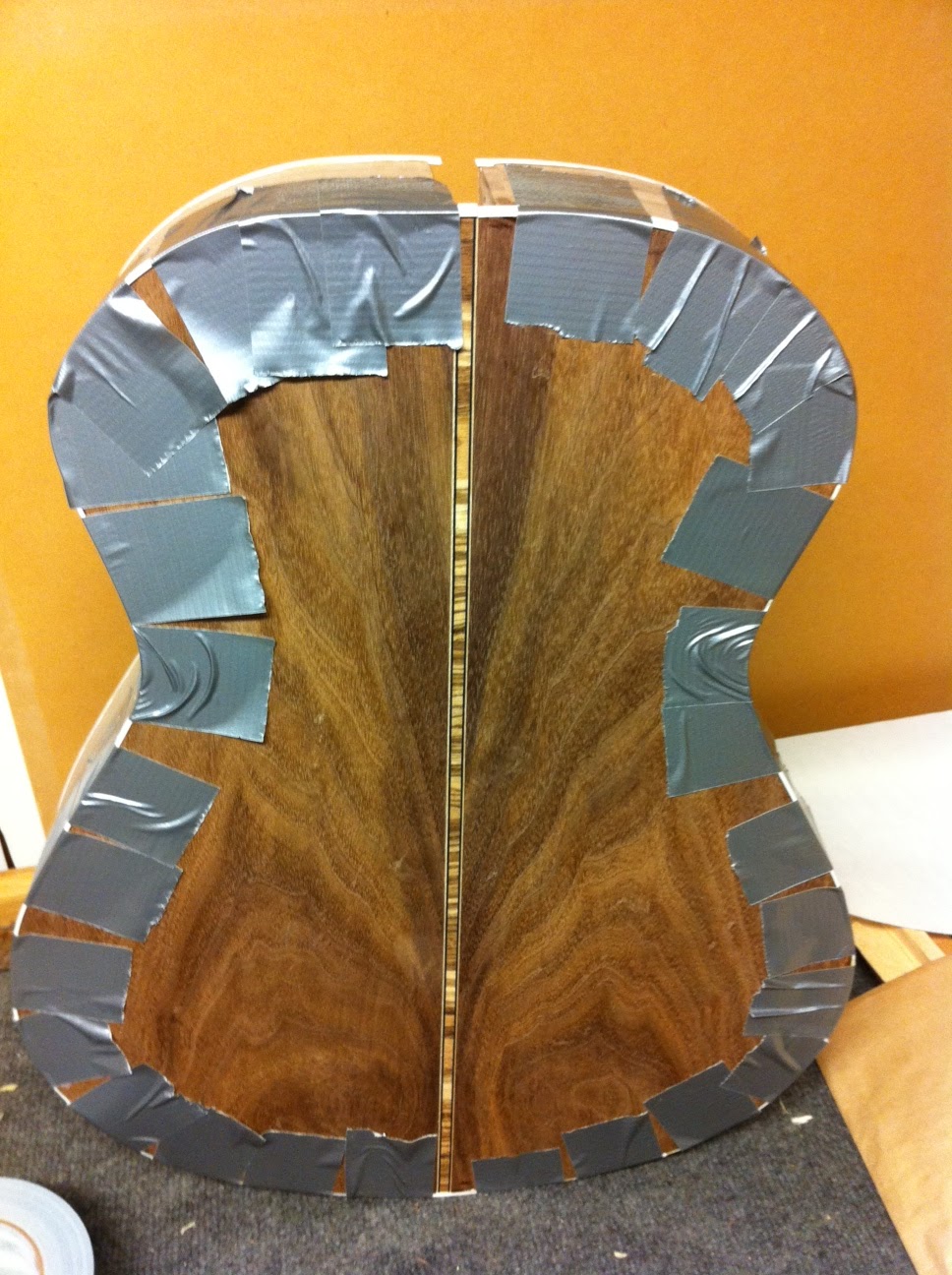 Making an acoustic guitar Gluing the Bindings