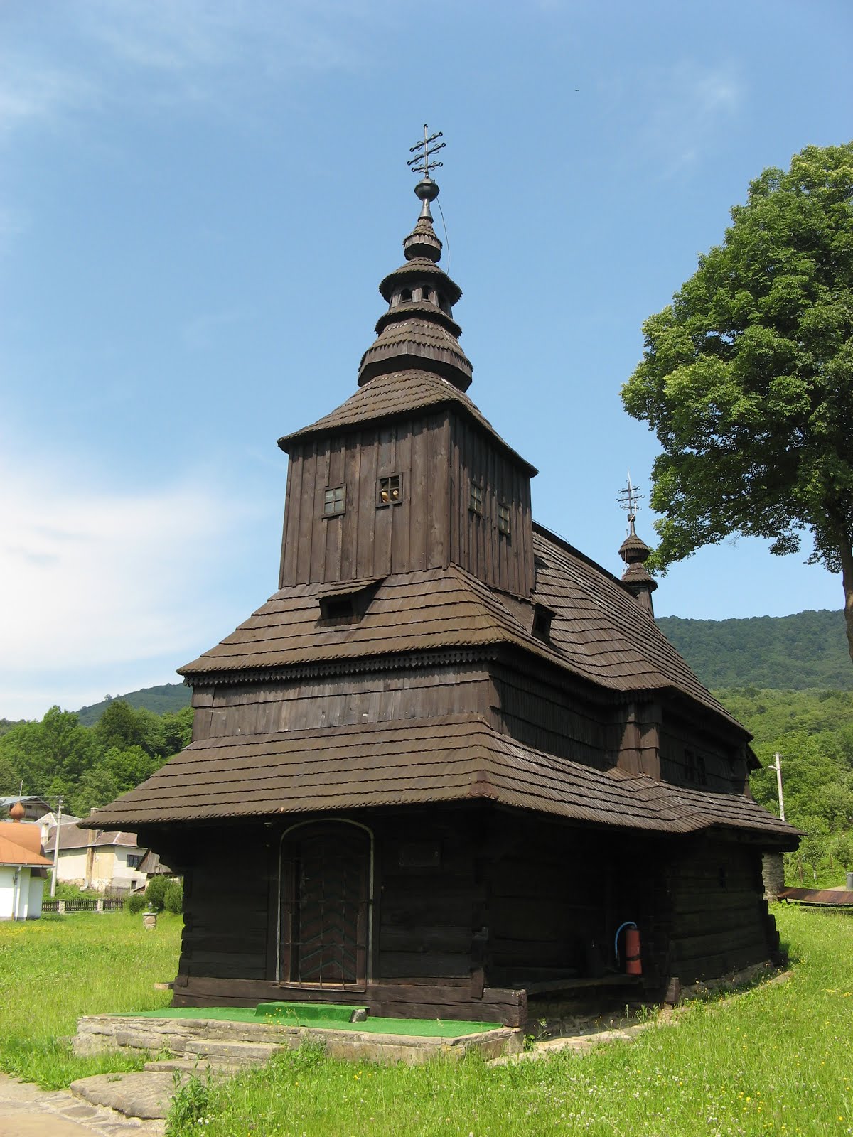 Wooden church. Словакия деревянные церкви. Карпаты деревянные церкви. Словакия деревянная архитектура. Православные церкви в Словакии.