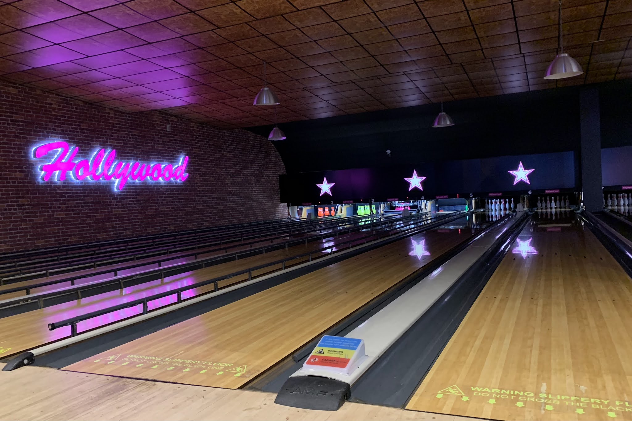 Hollywood bowl is one of the ten pin bowling alleys in Essex