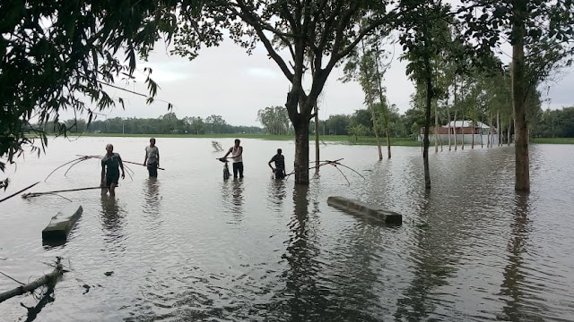 নীলফামারী সদরে বন্যায় প্লাবিত হয়ে আটকে পড়েছে প্রায় ৬’শ পরিবার