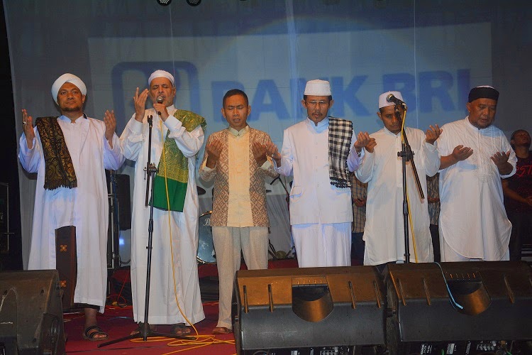 Habib Soleh Al Jufri Dan Madina Band Ramaikan Perayaan Malam Tahun Baru Di Batang
