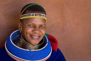 The Ndebele wall paintings have a strong symbolic value and is closely linked to the home and to the relationship of the person. The Ndebele wall paintings have a strong symbolic value and is closely linked to the home and to the relationship of the person.