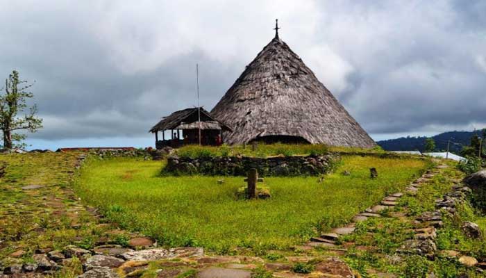 MENJELAJAHI PENINGGALAN MEGALITIKUM DI KAMPUNG ADAT NUSA TENGGARA TIMUR
