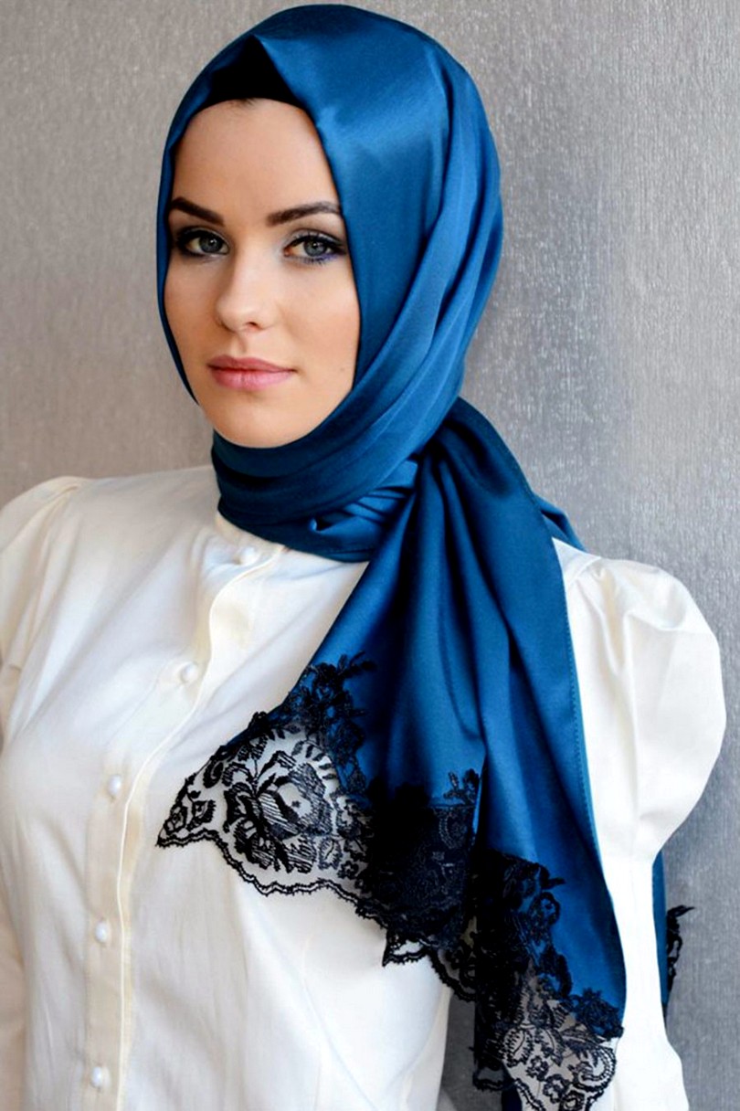 Каким цветом платок должен быть. Хиджаб Туркиш. Мусульманские платки. Хиджаб платок. Красивая девушка в платке.