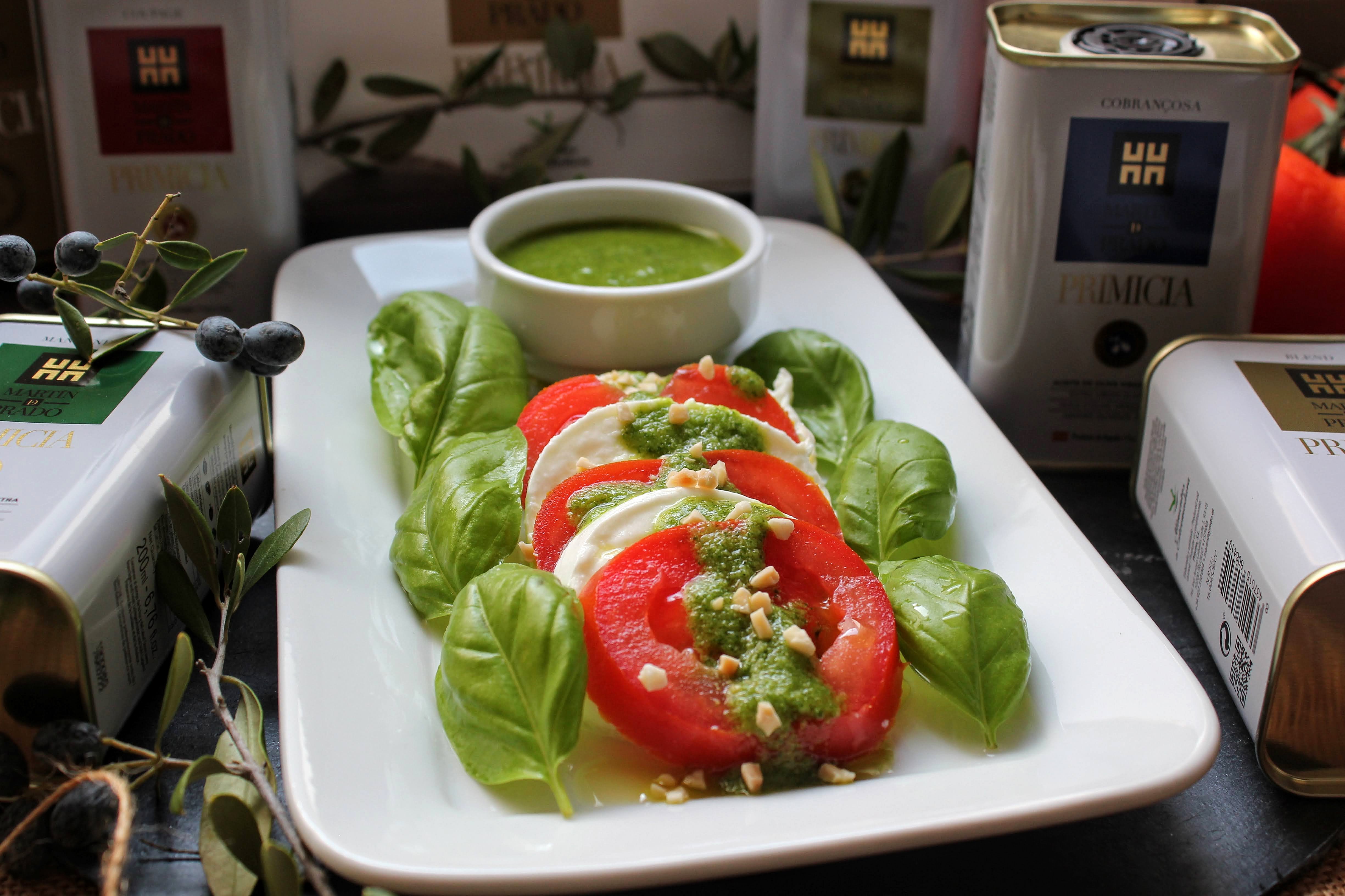 Ensalada Caprese con Pesto de Almendra Cocinando con las Chachas