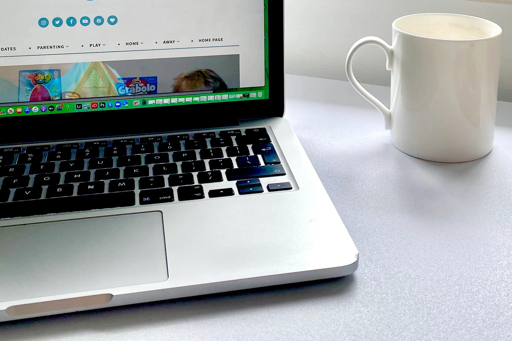 A website and an empty mug