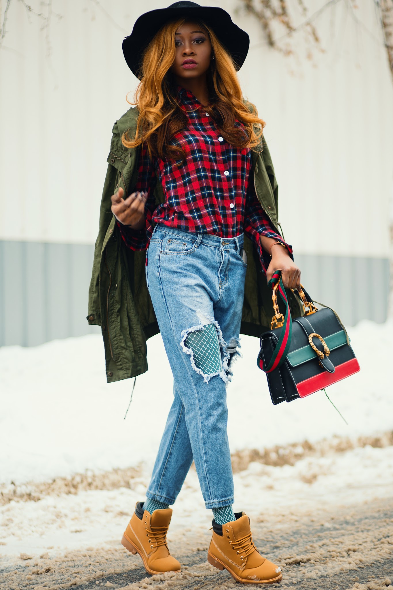HOW TO WEAR DISTRESSED BOYFRIEND JEANS THIS WINTER