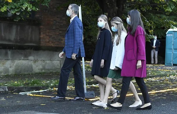 Queen Letizia wore a fuchsia wool coat by Marcos Luengo. Infanta Sofía wore a new polka-dot dress by Maje. Crown Princess Leono