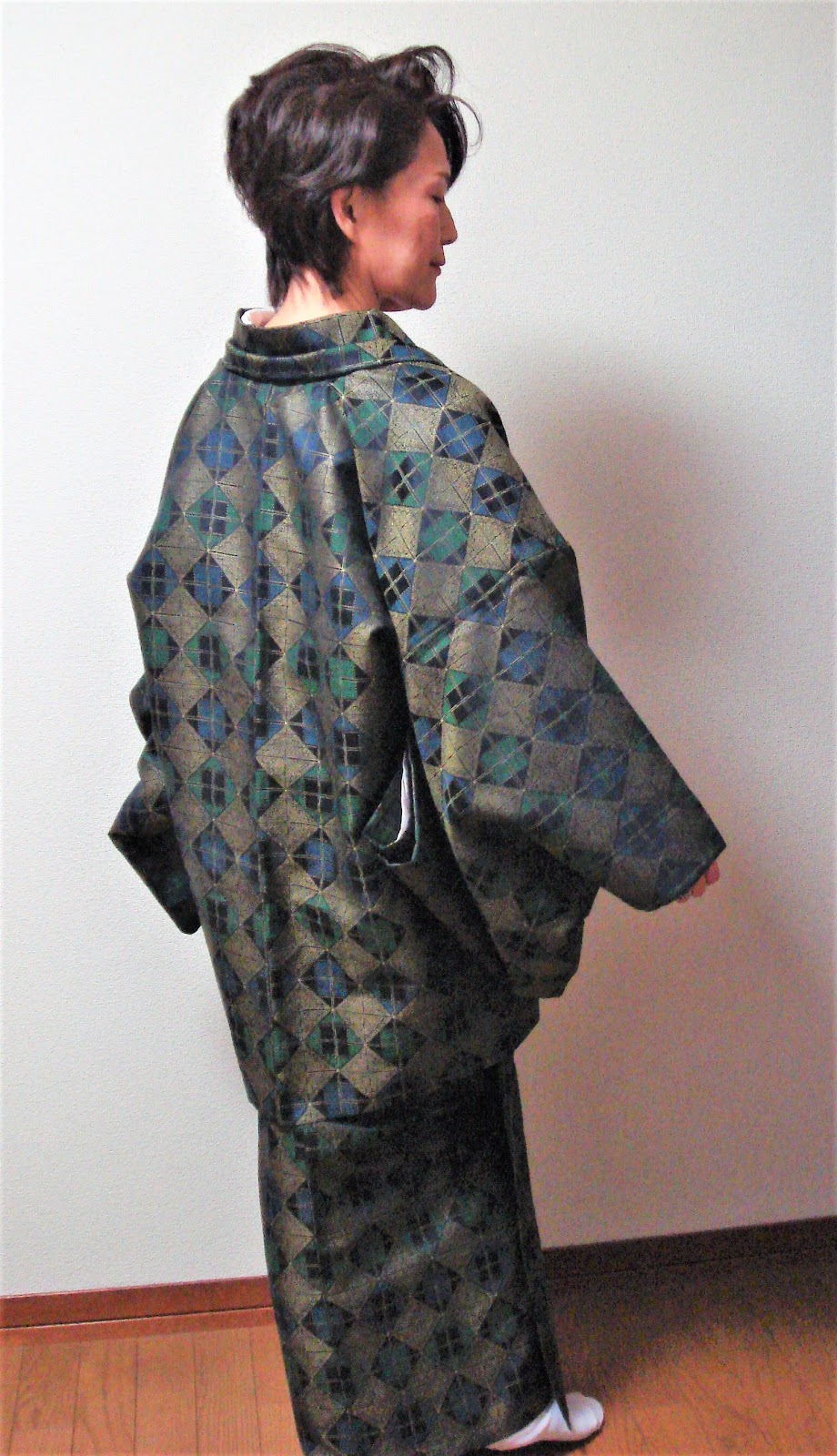 お対の着物、№2～レトロなウールのアンアンブル着物｜羽織「乳」の位置
