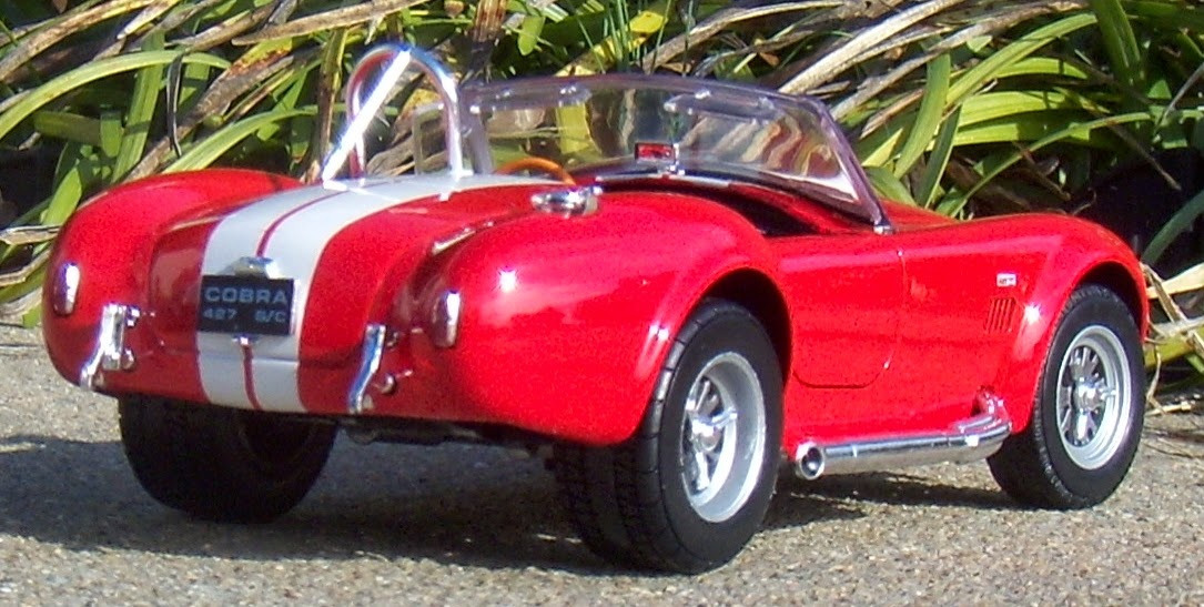 Welly Shelby Cobra 427 SC Modellauto – Rot/cremeweiß, 1:24, Fertigmodell Aus Metall/Kunststoff