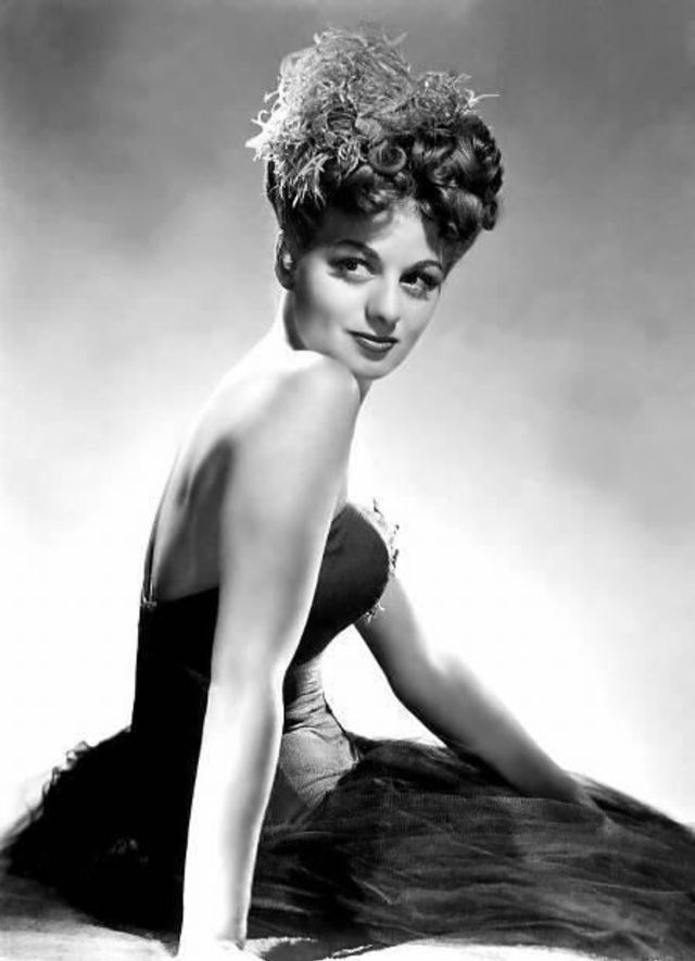 20 Stunning Black And White Photos Of Shelley Winters When She Was Young In The 1940s And 1950s Vintage Everyday