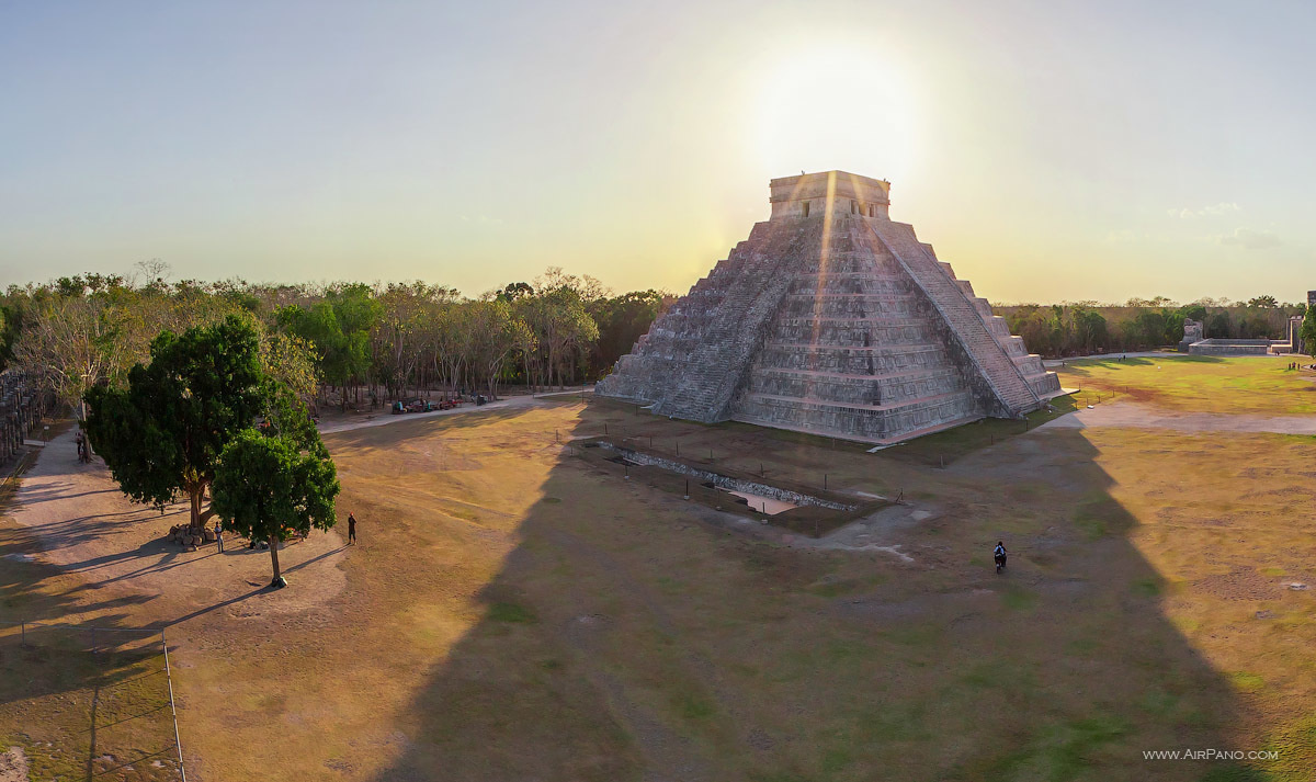Ancient Mayan Pyramids in Chichen Itza, Mexico. - The Seven Wonders Of The World Look Totally Different In These Unique Photos. Ancient Mayan Pyramids in Chichen Itza, Mexico. - The Seven Wonders Of The World Look Totally Different In These Unique Photos.