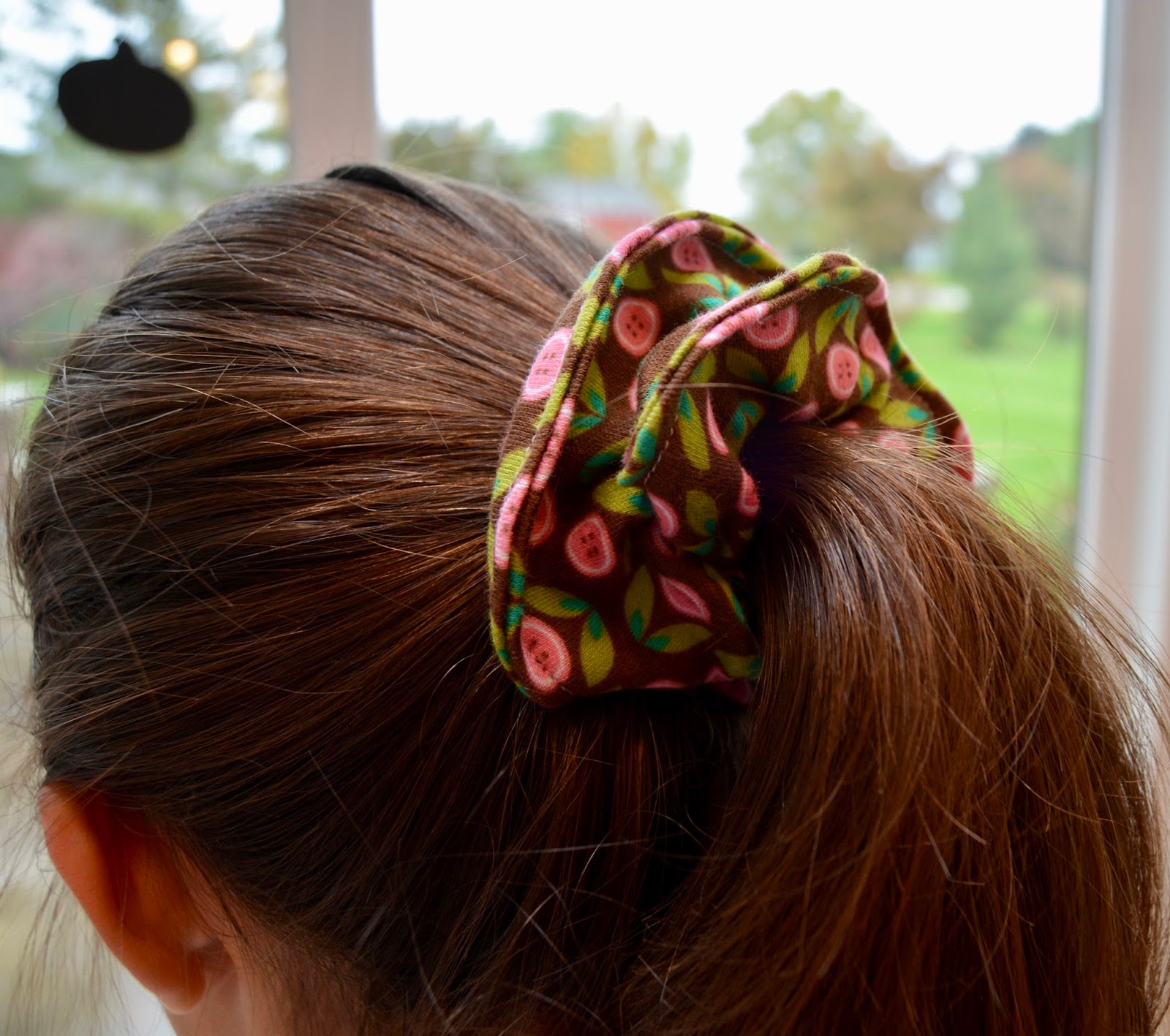 Roonie Ranching: The Easiest Scrunchie Ever -- Sewing Tutorial