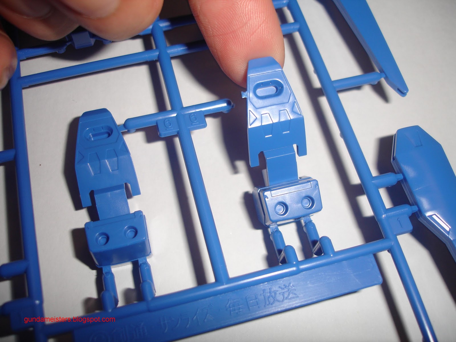 Gundam Meisters Gunpla Tutorial Removing Nubs