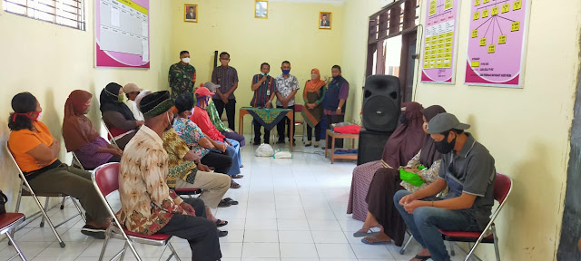 Babinsa Cawas Amankan Pembagian BSNT Provinsi 