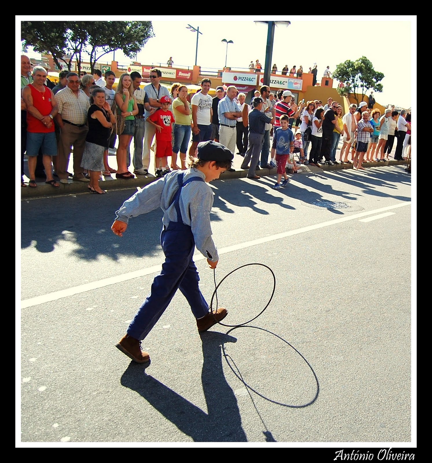 Resultado de imagem para brincar ao arco