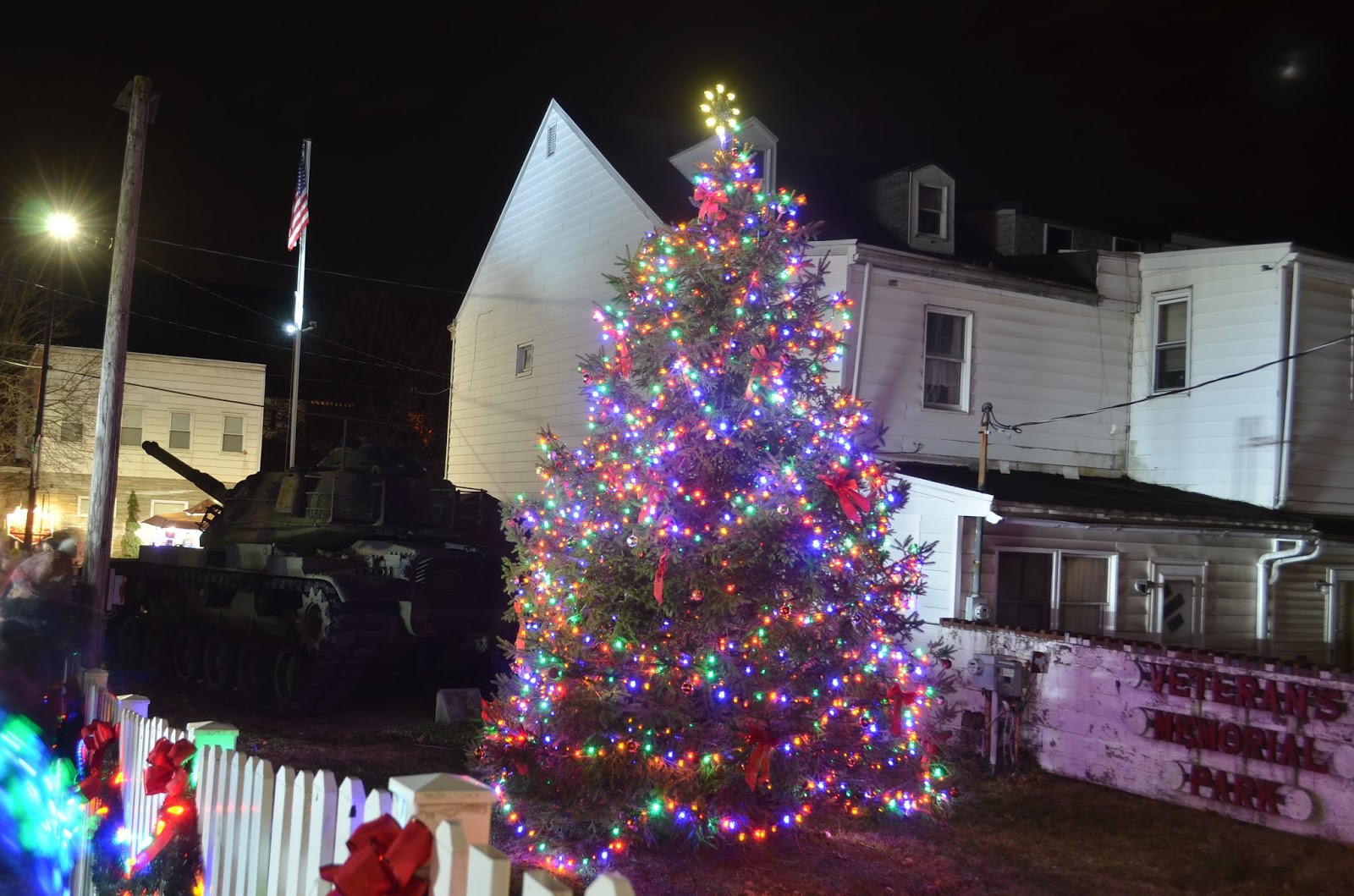 Santa Arrives to Light Mahanoy City Christmas Tree