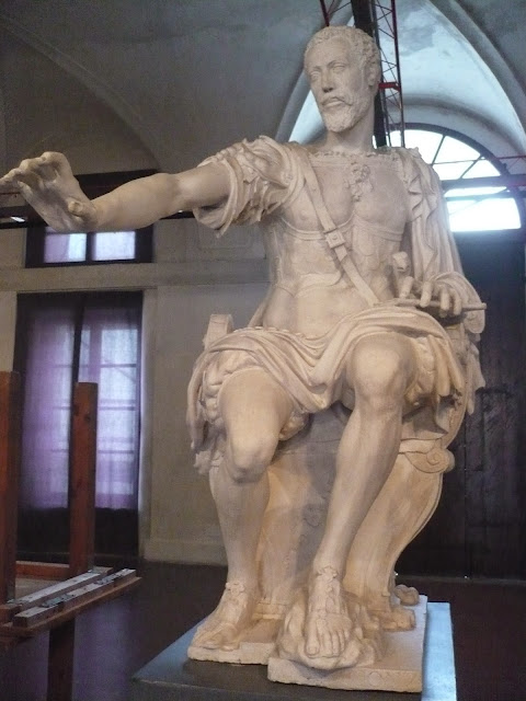 Statua Vespasiano nel Palazzo Ducale