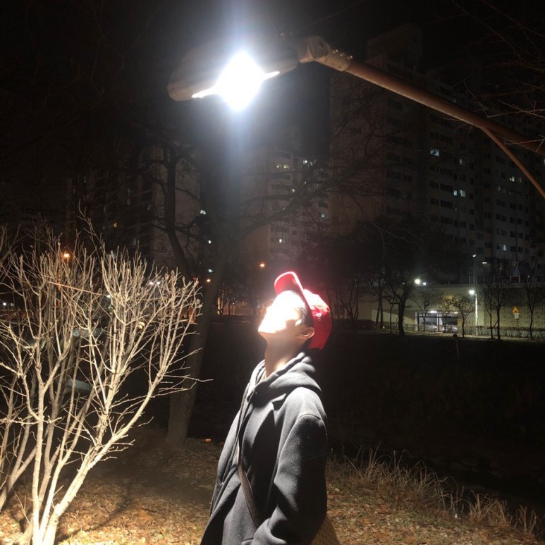 나랑 눈 마주치면 오늘부터 사귀는거다? | 인스티즈