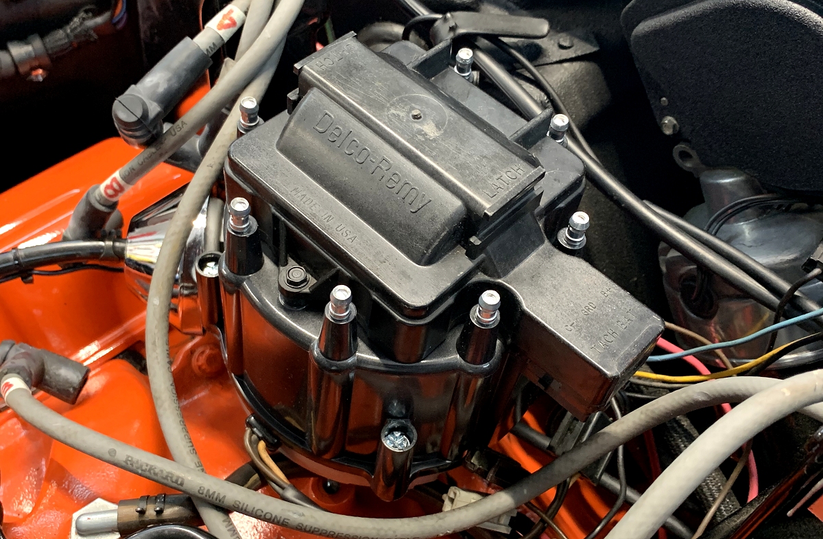 1976 Corvette Stingray Restore, Repair, Detail Replace Distributor Cap and Rotor on a '76 Corvette