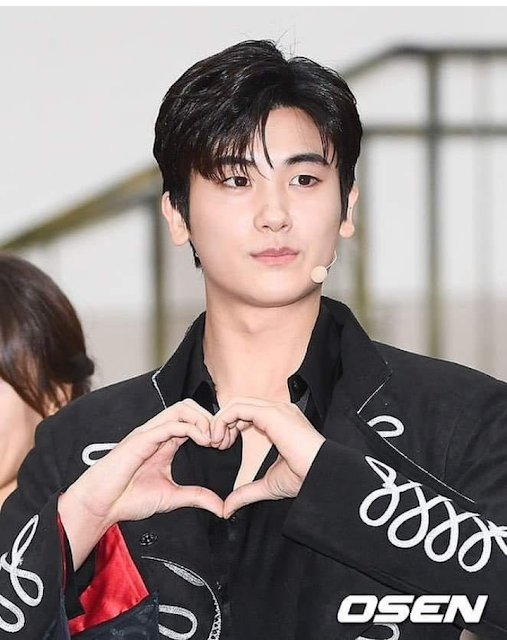 10 Potret Park Hyung Sik Mulai Menjalani Wajib Militer 10 Potret Park Hyung Sik Mulai Menjalani Wajib Militer