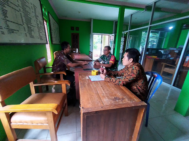 Tingkatkan Sinergitas, Babinsa  Komsos dengan Perangkat Desa
