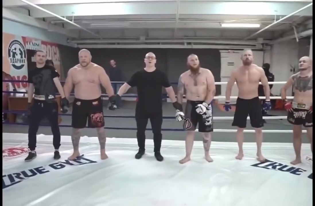 3%2Bvs%2B1%2BMMA%2Bfight.mp4_20210817_194547.264.jpg