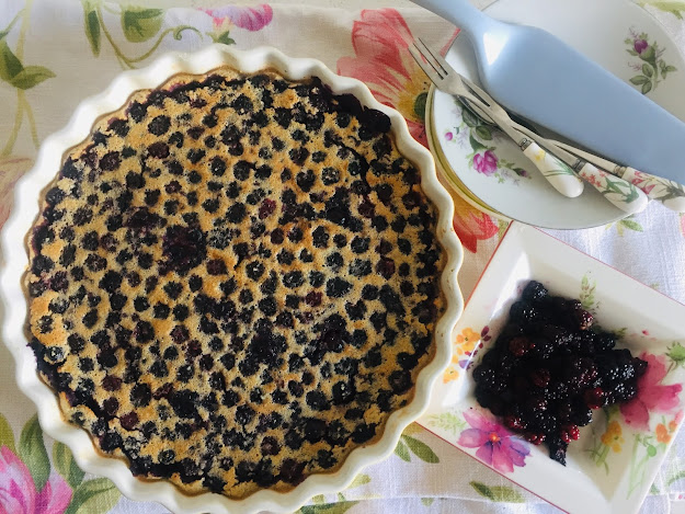 tarta-clafoutis de moras para mi cumple :) { y las mascarillas de mi madre}