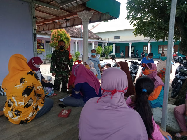 Komsos Dengan Penerima PKH, ini Pesan Babinsa Mojorejo