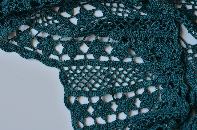 Outstanding Crochet: I've finished my Bostonproper vest. Pictures.
