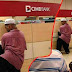 Foto Seorang Nasabah Bank yang Kesulitan Urus ATM ini Jadi Viral. Respon Petugas Bank Bikin Marah Aja Mengetahuinya