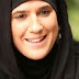 مغنية فرنسية وجدت الراحة في القرآن فتزوجت مُسلما وارتدت الحجاب