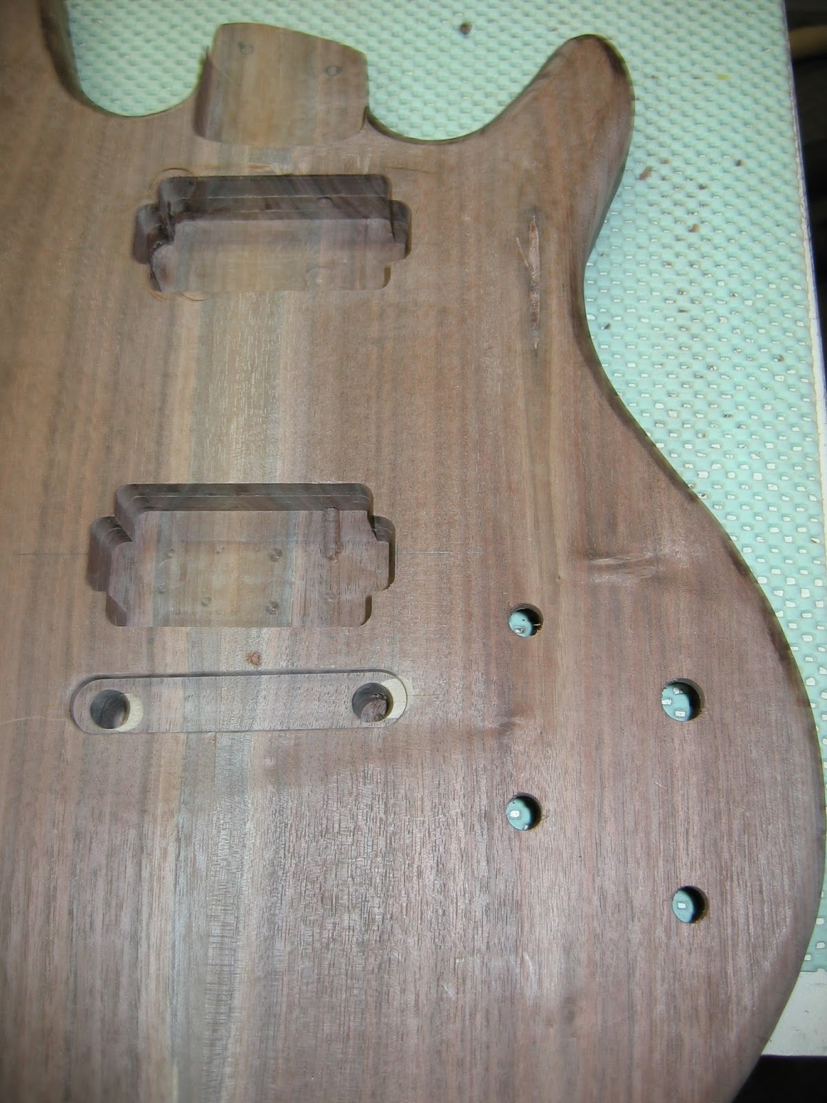 DIY Guitar Therapy Walnut Guitar Build Pix