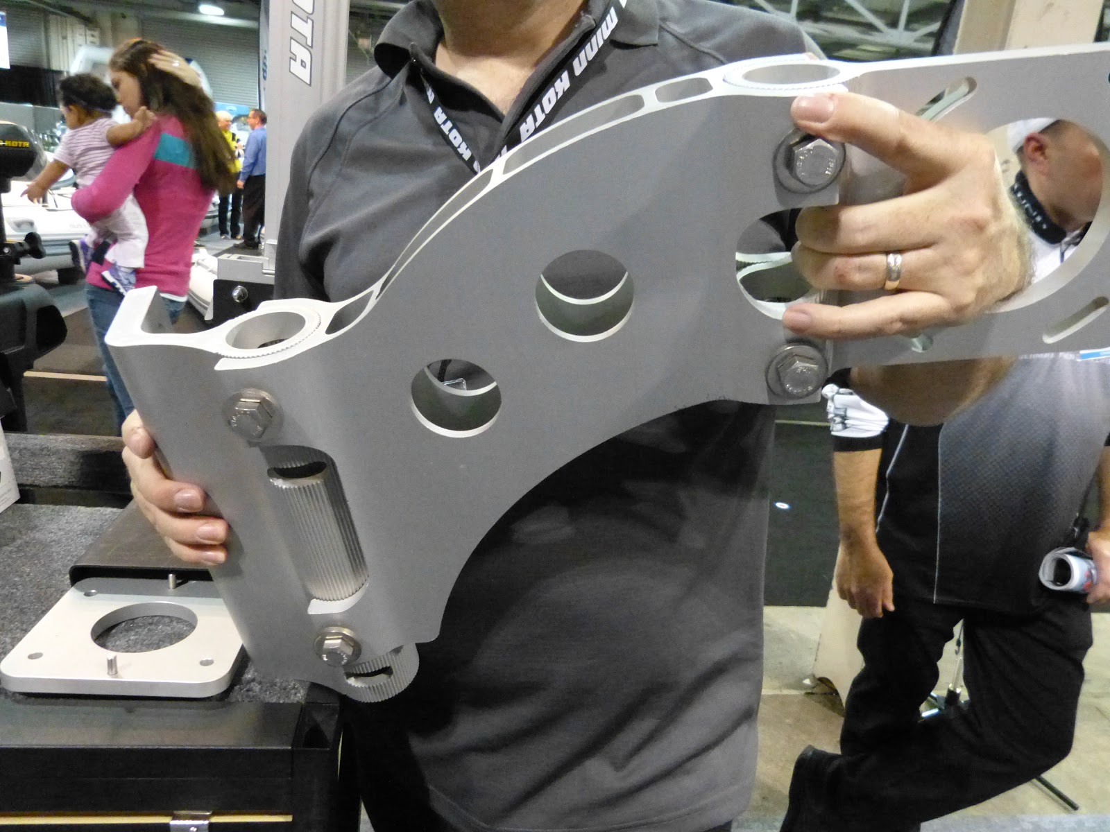 IBASSIN New Adjustable Bracket for Minn Kota Talon