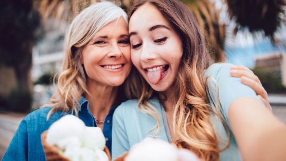 Best 50th Birthday Gifts for Mom