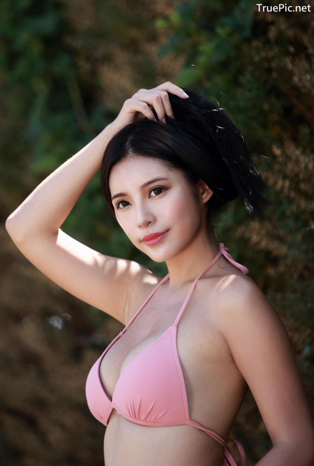 Hot Pink Bikini Top and White Short Pants - Taiwanese Model 莊 舒 潔 (ViVi) .