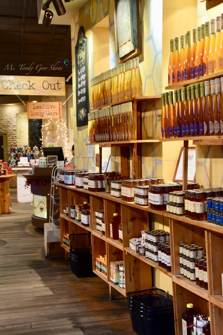 Broughton Street: #8 of 12 Things To Do in 24 Hours in Savannah, GA | Ms. Toody Goo Shoes Broughton Street: #8 of 12 Things To Do in 24 Hours in Savannah, GA | Ms. Toody Goo Shoes