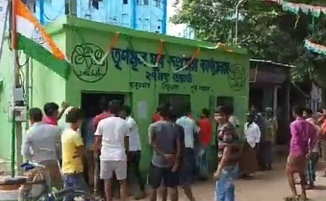 বর্ধমানে রাতের অন্ধকারে তৃণমূল পার্টি অফিসে দুস্কৃতি হামলা, ভাঙচুর, উত্তেজনা
