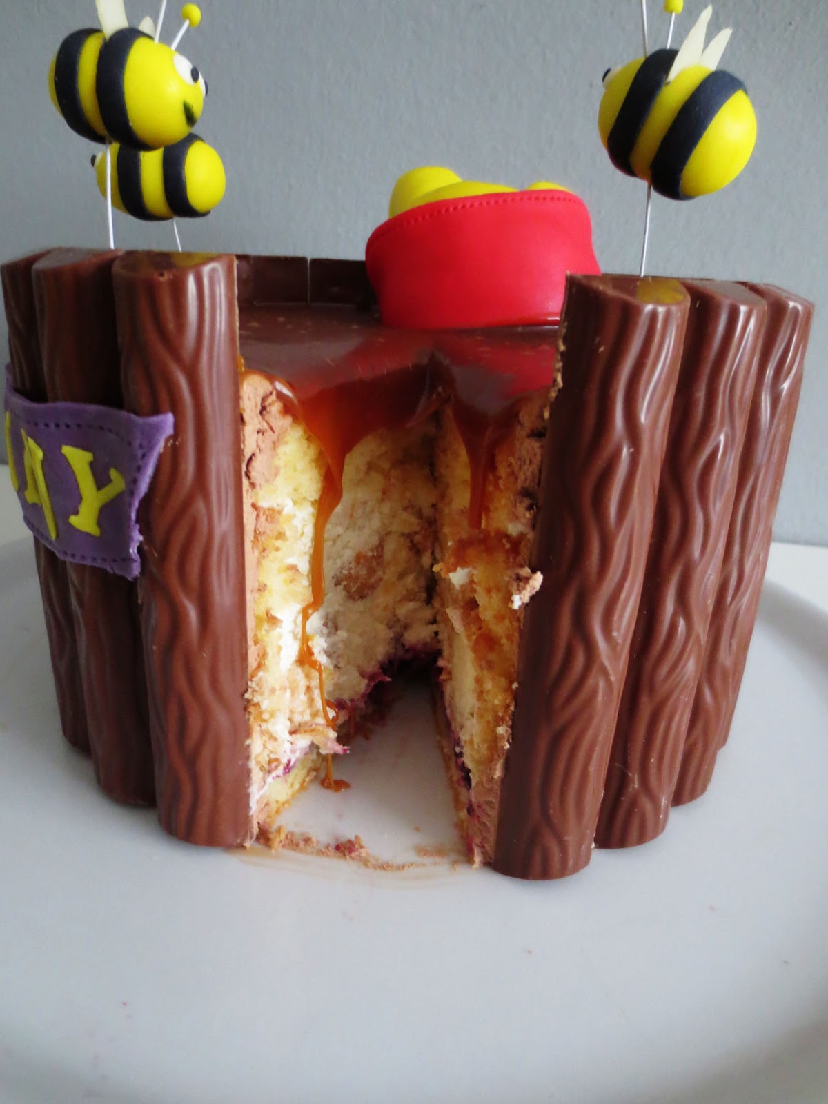 Pooh im Honigtopf-Torte mit Windbeutelfüllung